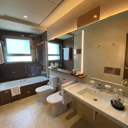 On Aleta Designed For Adults فندق 4*